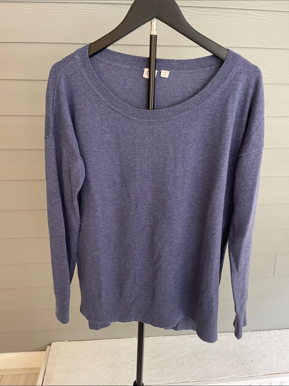 GAP Women's Scoop Neck Sweater in Heather Navy Size Medium